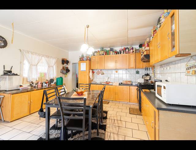 1,995M² SMALLHOLDING FOR SALE IN VISCHKUIL